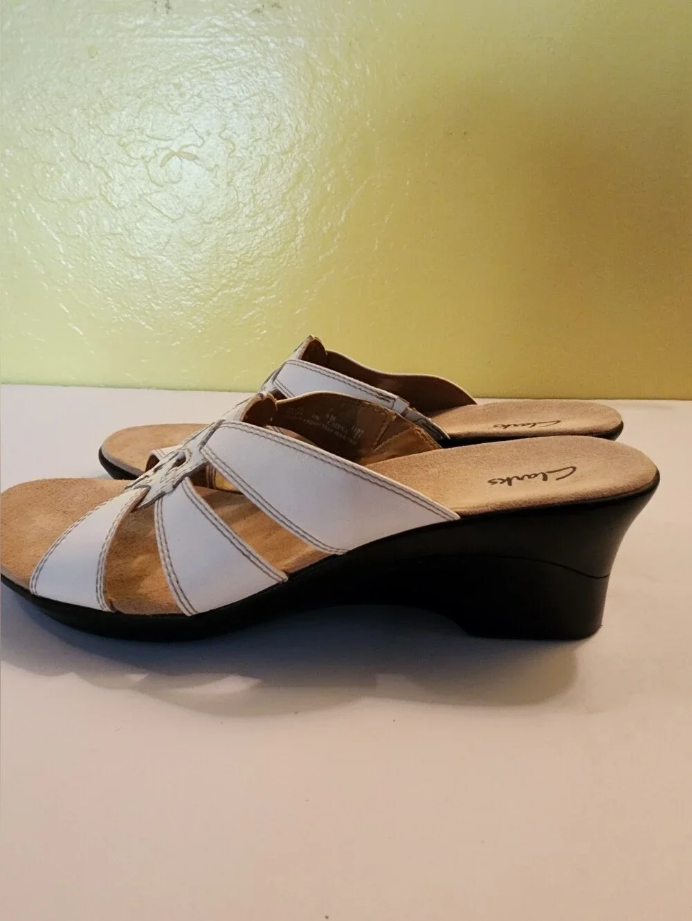 Vintage Clarks White Leather Sandal Pumps with Cute Cutouts